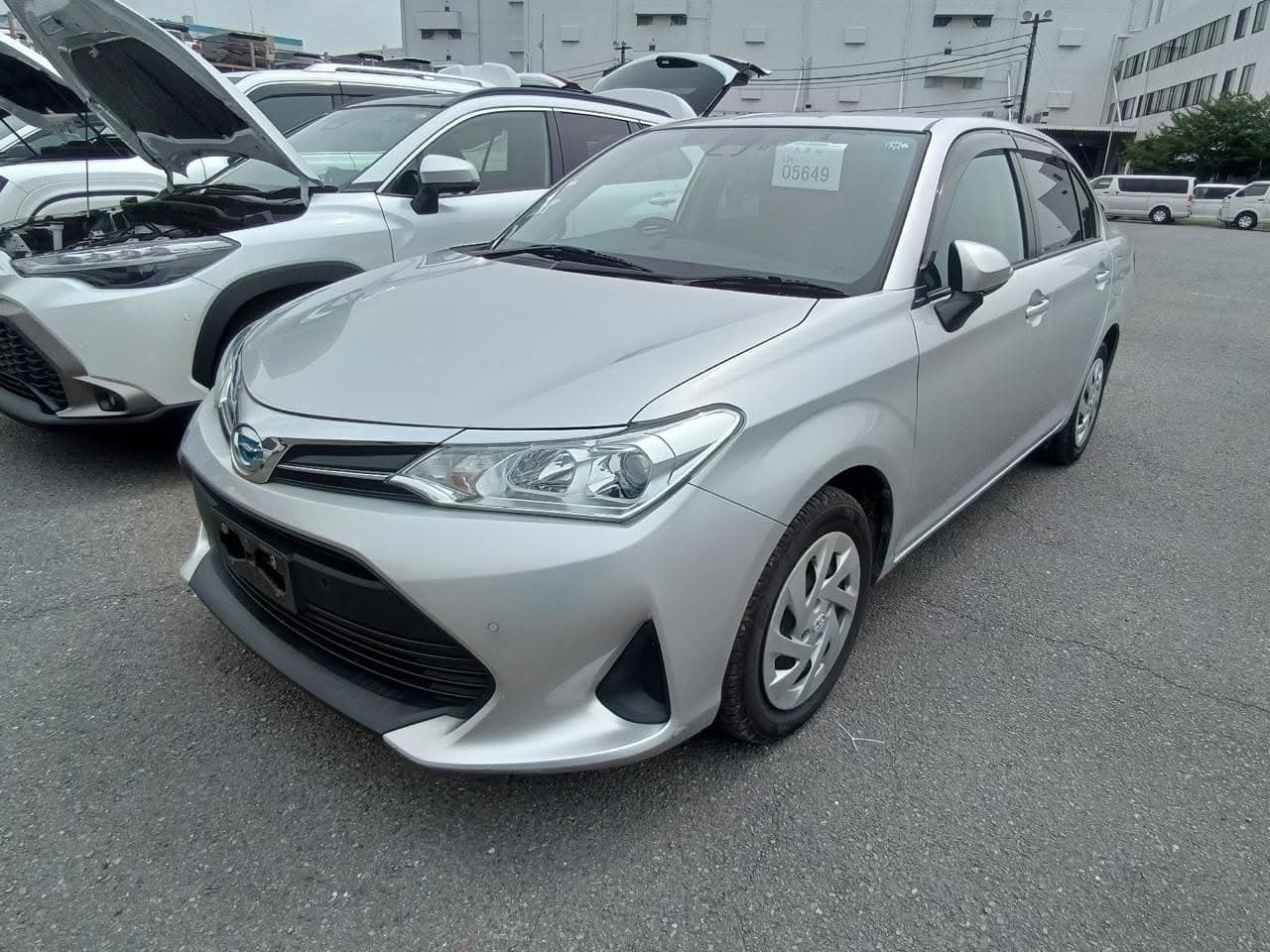 Toyota Axio Hybrid EX Package (Silver)