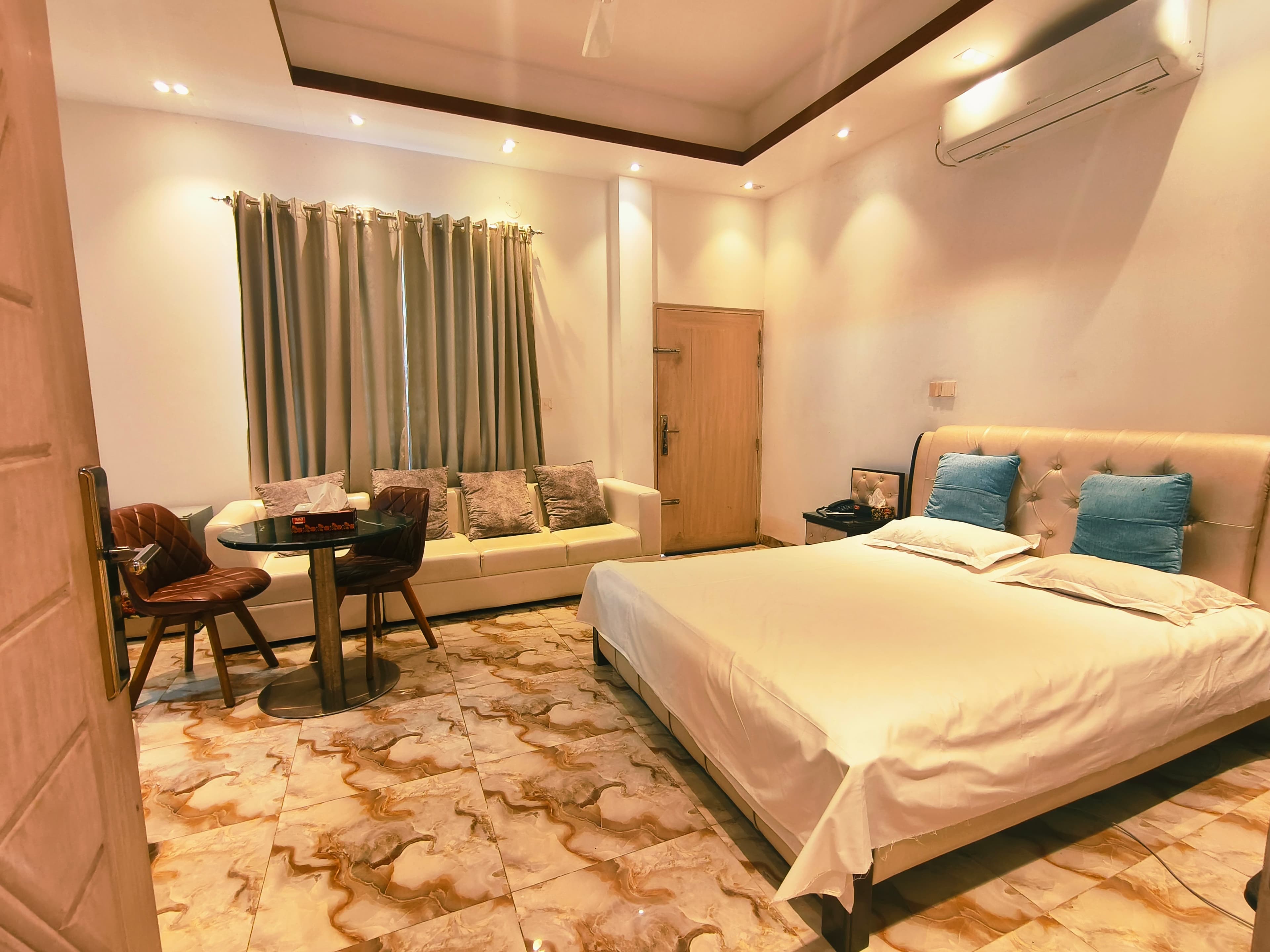 Deluxe Motel Rest Suites